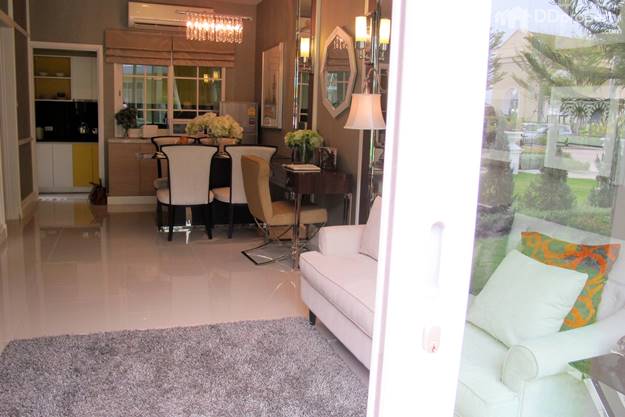 Golden Town On Nut  Pattanakarn